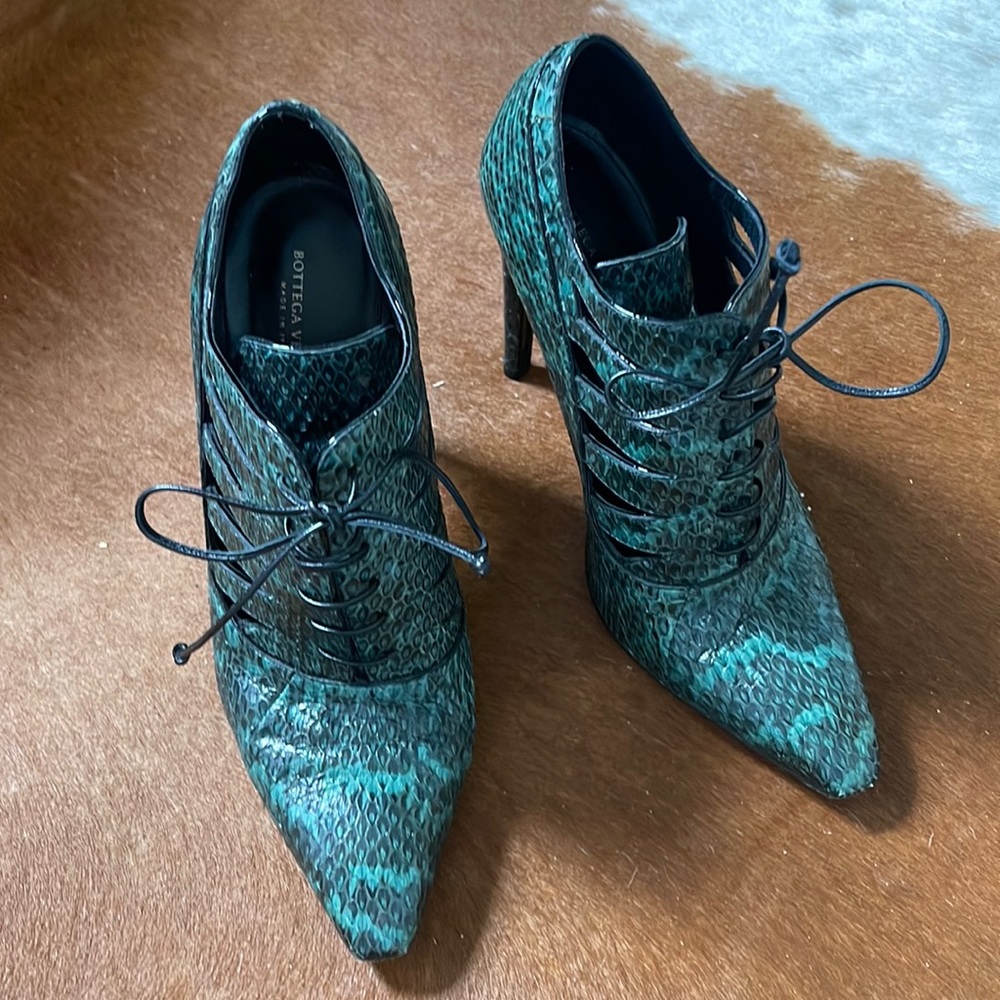 Bottega Veneta Python Lace Up Boots size 38